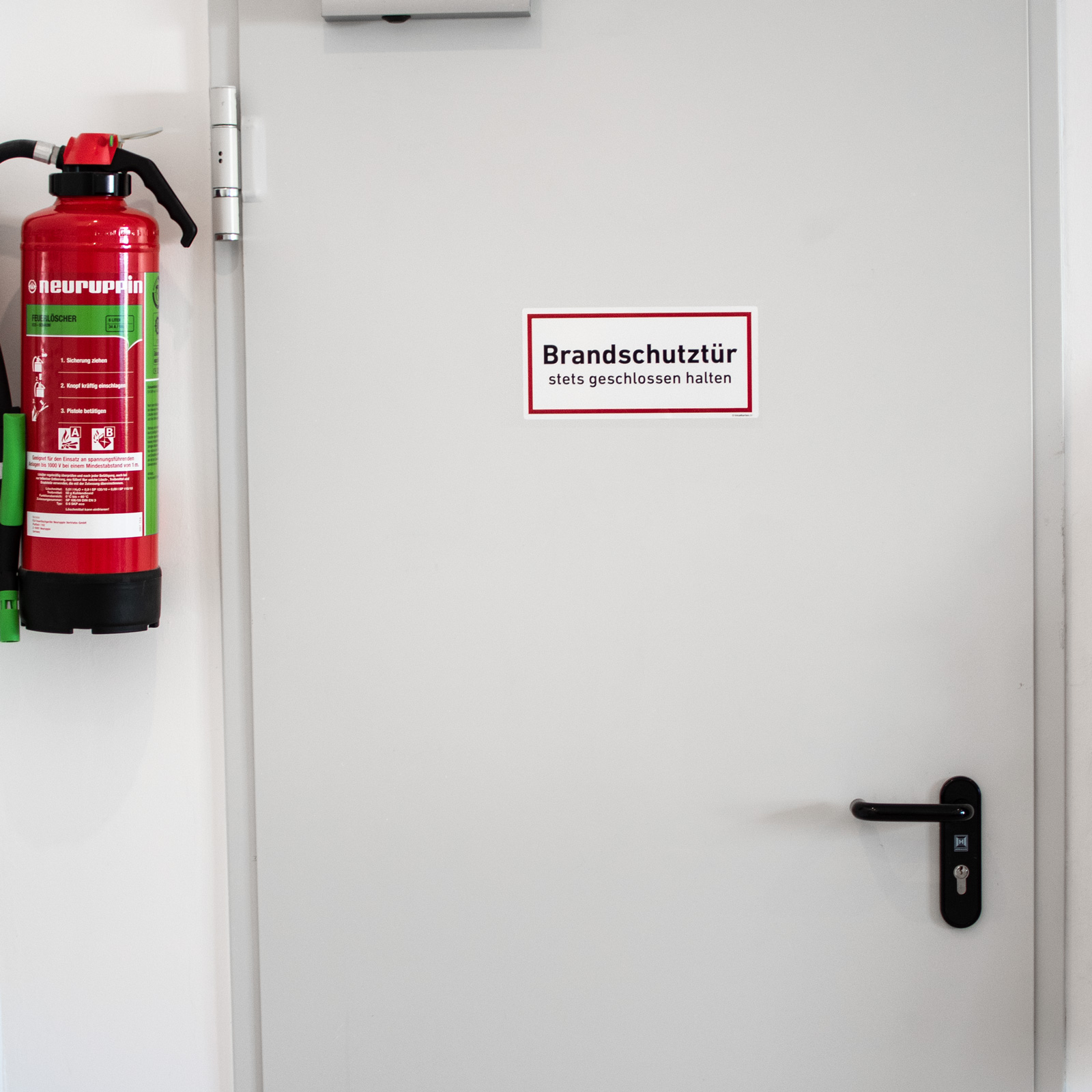 Brandschutztür stets geschlossen halten Aufkleber Schild Hinweis Tür Sticker